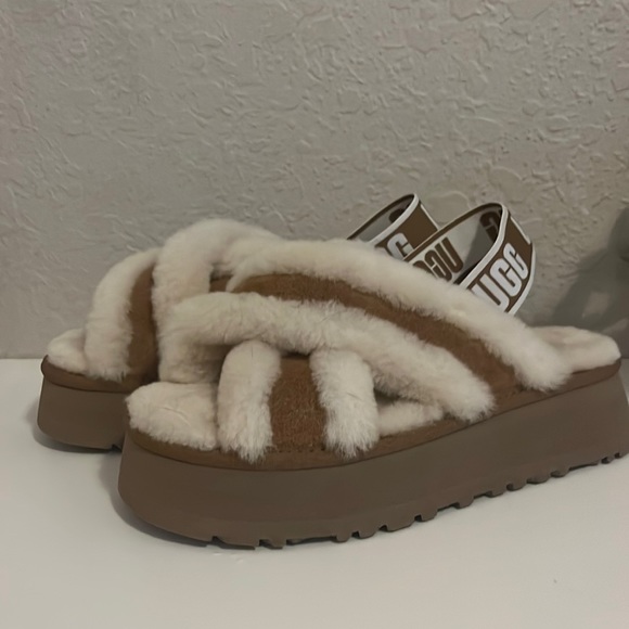 Ugg - Picture 1 of 4